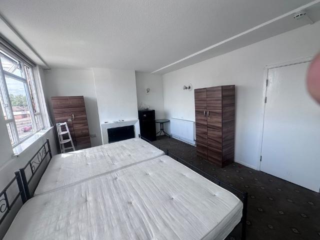 Apartment for rent in Gants Hill, Greater London