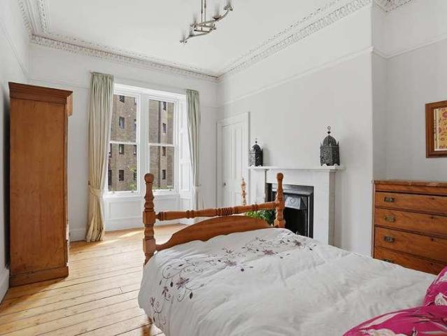 Flat for sale in Merchiston, Scotland
