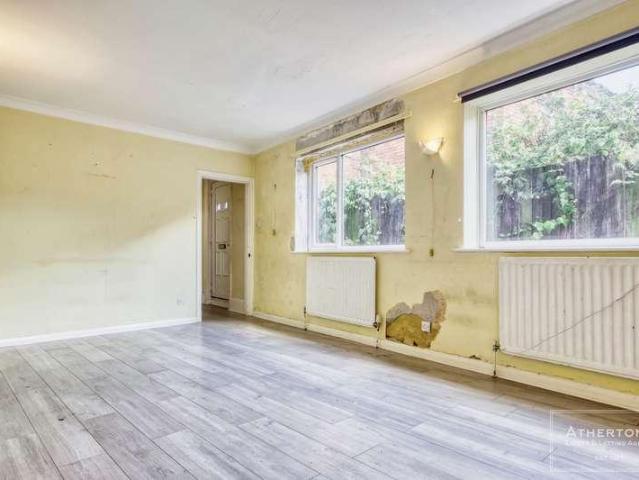 Flat for sale in Pokesdown, Bournemouth