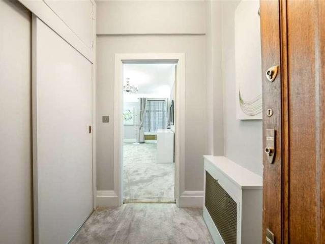 Flat for sale in Paddington, Greater London
