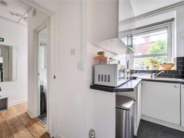 Flat for sale in Chalk Farm, Greater London