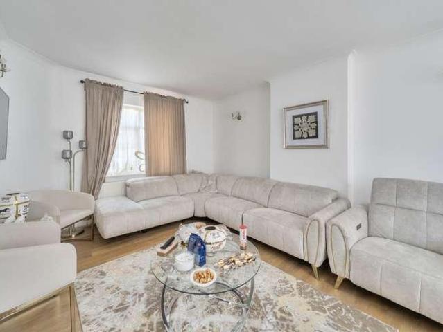 Flat for sale in London Borough of Brent, Greater London