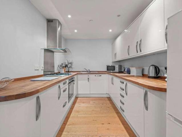 Flat for sale in Strode, Devon