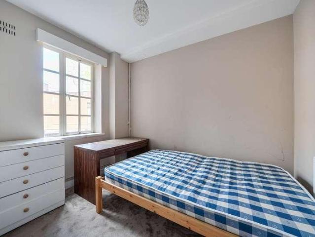 Flat for sale in St. John's Wood, Greater London