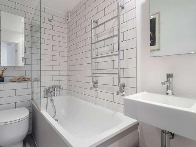 Flat for sale in Islington, Greater London