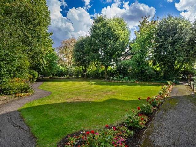 Flat for sale in St. John's Wood, Greater London