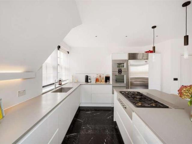 Flat for sale in West Hampstead, Greater London