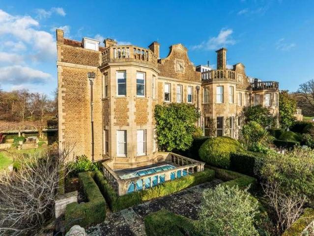 Flat for sale in Holloway Hill, Waverley