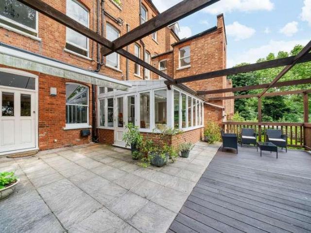 Flat for sale in West Hampstead, Greater London