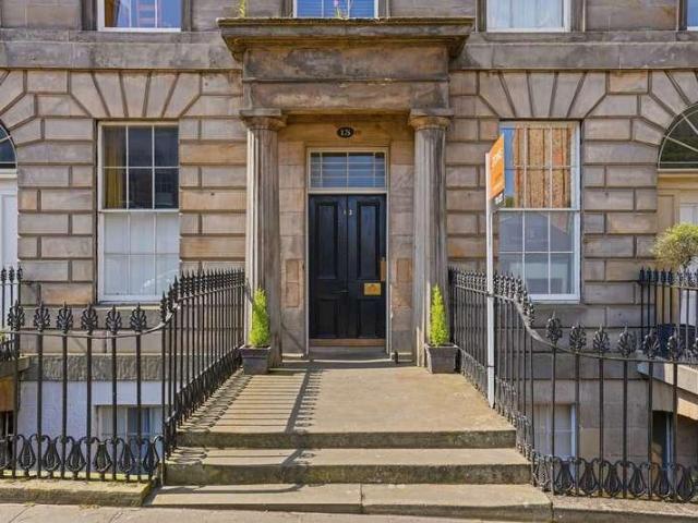 Flat for sale in Gayfield, Broughton