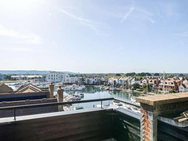 Flat for sale in Silver Wharf, Eastbourne