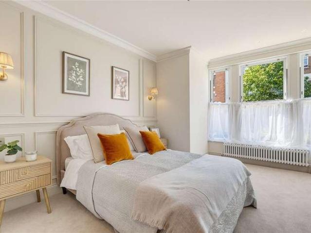 Flat for sale in Putney, Greater London