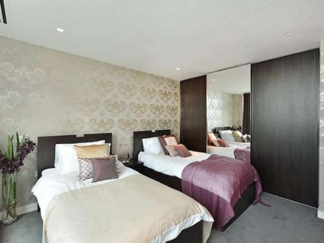 Flat for sale in Isle Of Dogs, Greater London