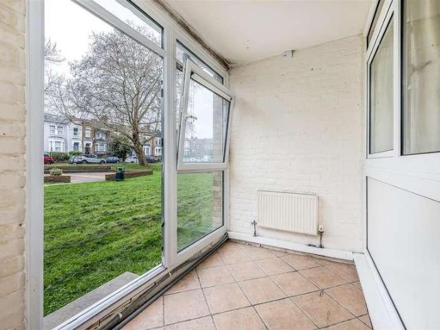 Flat for sale in Queen's Park, Greater London