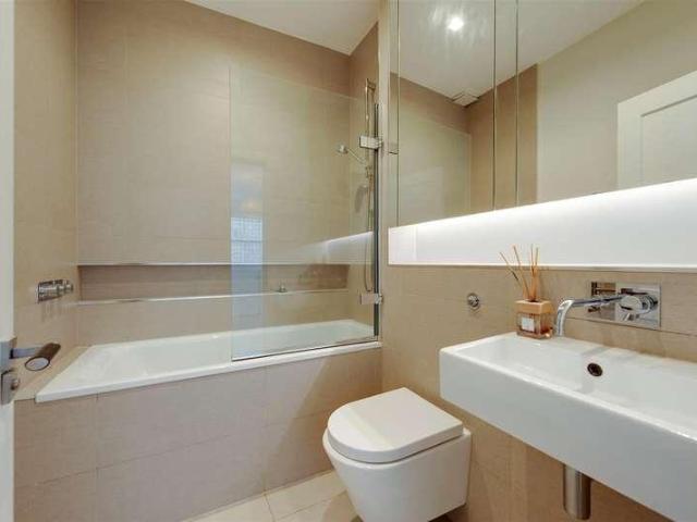 Flat for sale in South Hampstead, Greater London