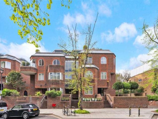 Flat for sale in St. John's Wood, Greater London
