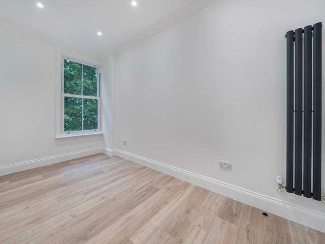 Flat for sale in Telegraph Hill, Greater London