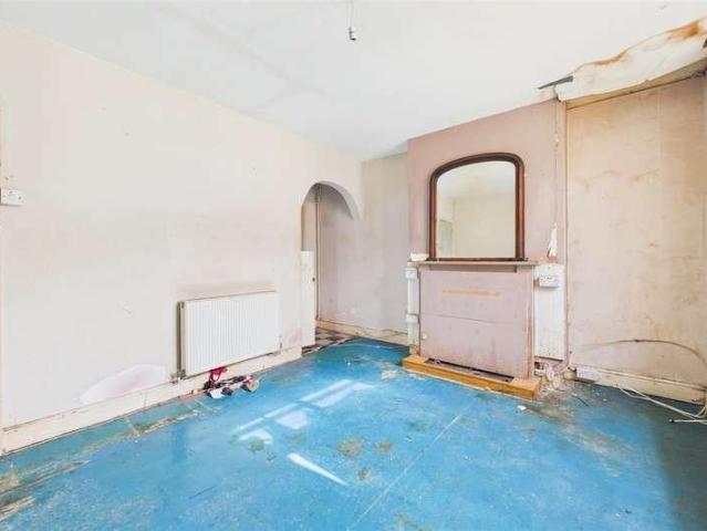 Flat for sale in Kingswood