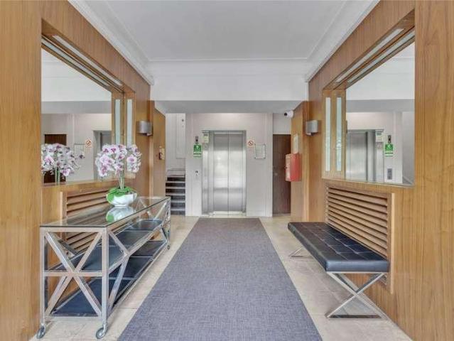Flat for sale in St. John's Wood, Greater London