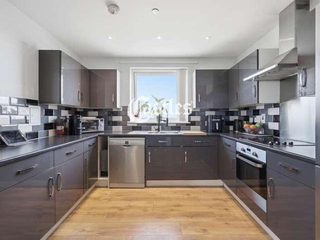 Flat for sale in Upper Edmonton, Greater London