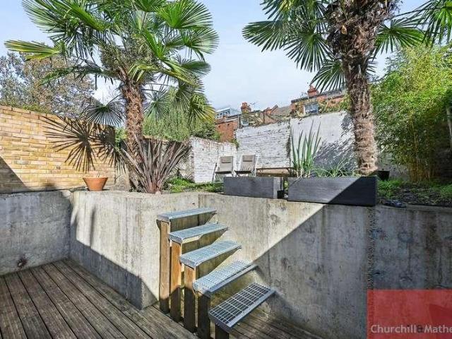Flat for sale in Harlesden, Greater London