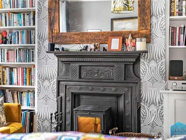 Flat for sale in Highbury, Greater London