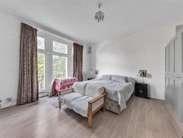Flat for sale in St. John's Wood, Greater London