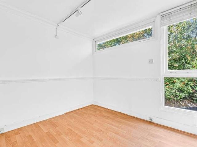 Flat for sale in St. John's Wood, Greater London