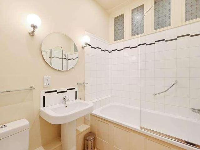 Flat for sale in Victoria, Greater London