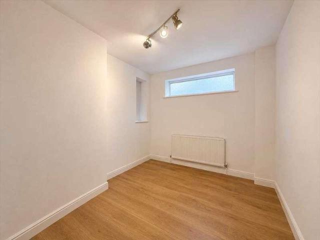Flat for sale in Cricklewood, Greater London