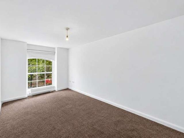 Flat for sale in Rotherhithe, Greater London