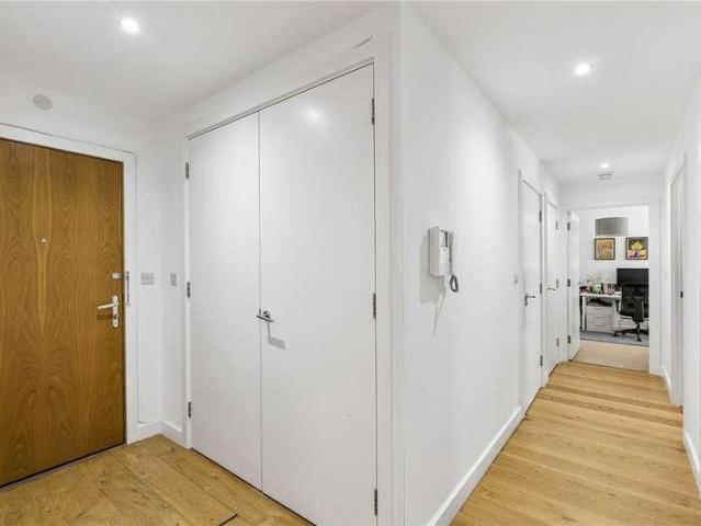 Flat for sale in Hoxton, De Beauvoir Town