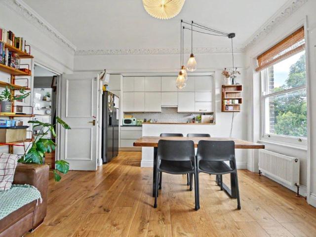 Flat for sale in Tufnell Park, Greater London