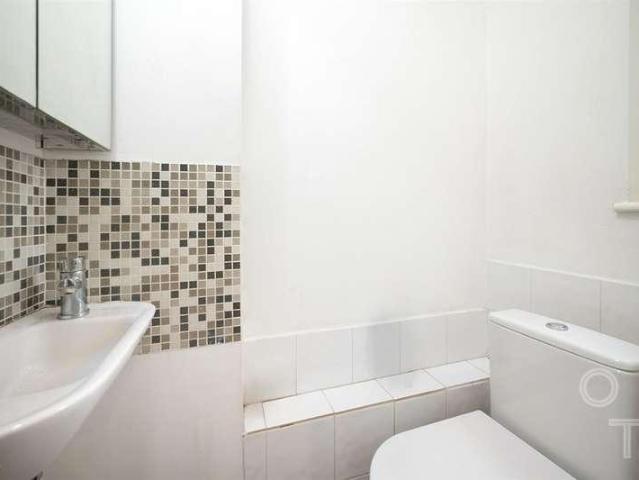 Flat for sale in Chalk Farm, Greater London