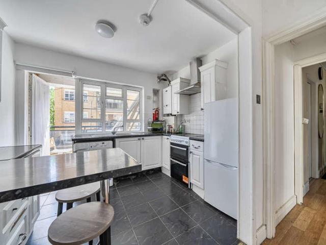 Flat for sale in St. John's Wood, Greater London