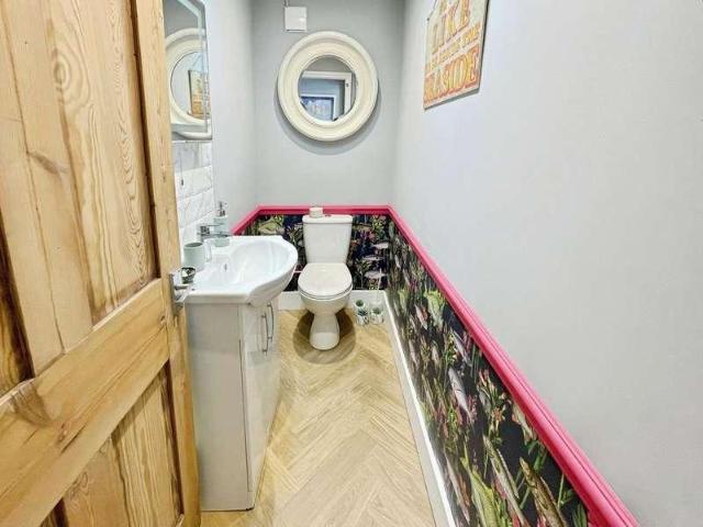 Flat for sale in Brightlingsea, Dale Hill