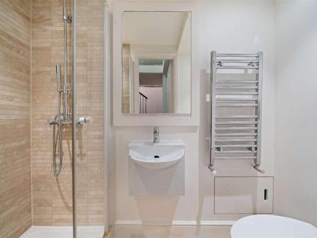 Flat for sale in Belsize Park, Greater London