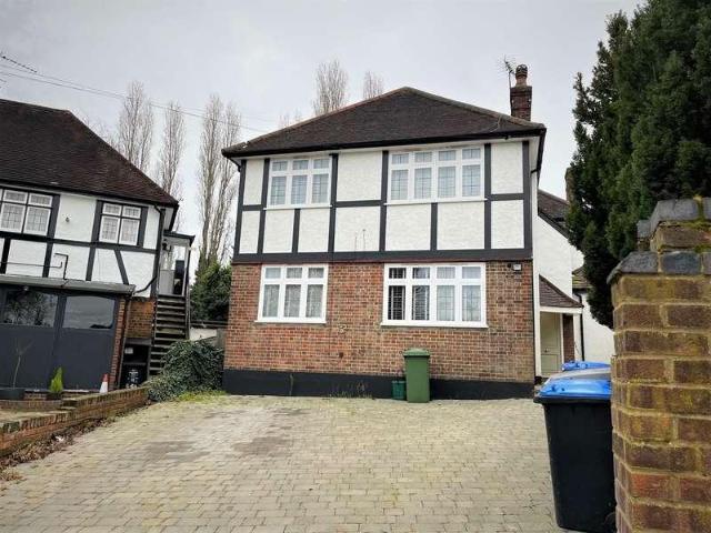 Flat for sale in Kingsbury, Greater London