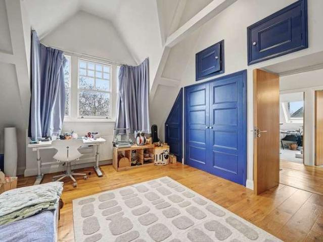 Flat for sale in Belsize Park, Greater London
