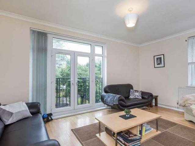 Flat for sale in Whitechapel, Greater London