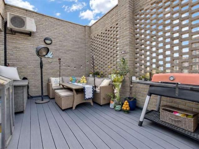 Flat for sale in Greenwich Town Centre, Greater London