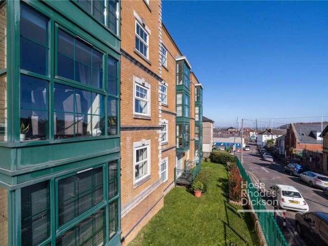 Flat for sale in Cowes, Isle Of Wight