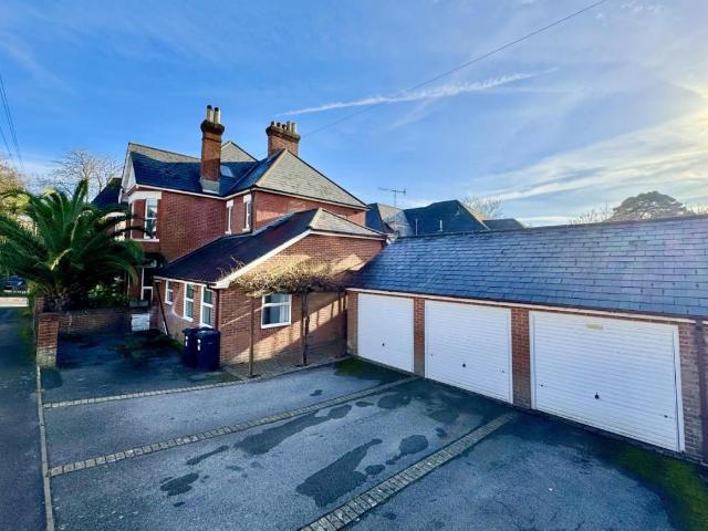 Flat for sale in Bournemouth