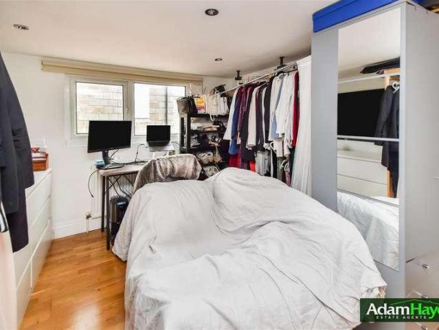 Flat for sale in Finchley, Isle Of Man