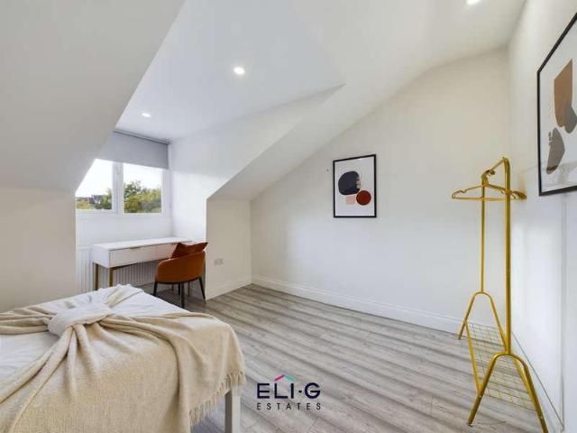 Flat for sale in Hendon, Greater London