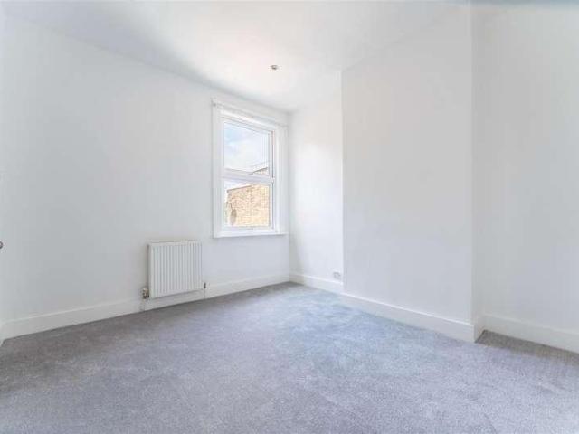 Flat for sale in London Borough of Hounslow, Greater London