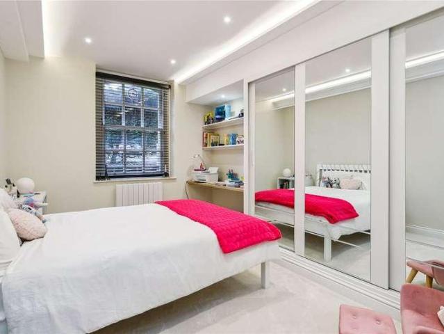 Flat for sale in Row Town, Surrey