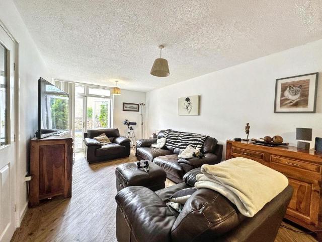 Flat for sale in Sulgrave, Washington
