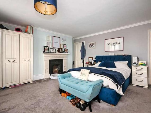 Flat for sale in Eastbourne, East Sussex
