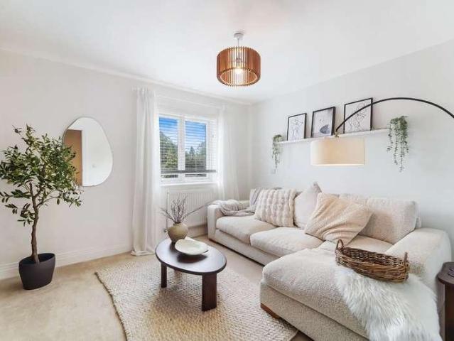 Flat for sale in West Ewell, Ewell
